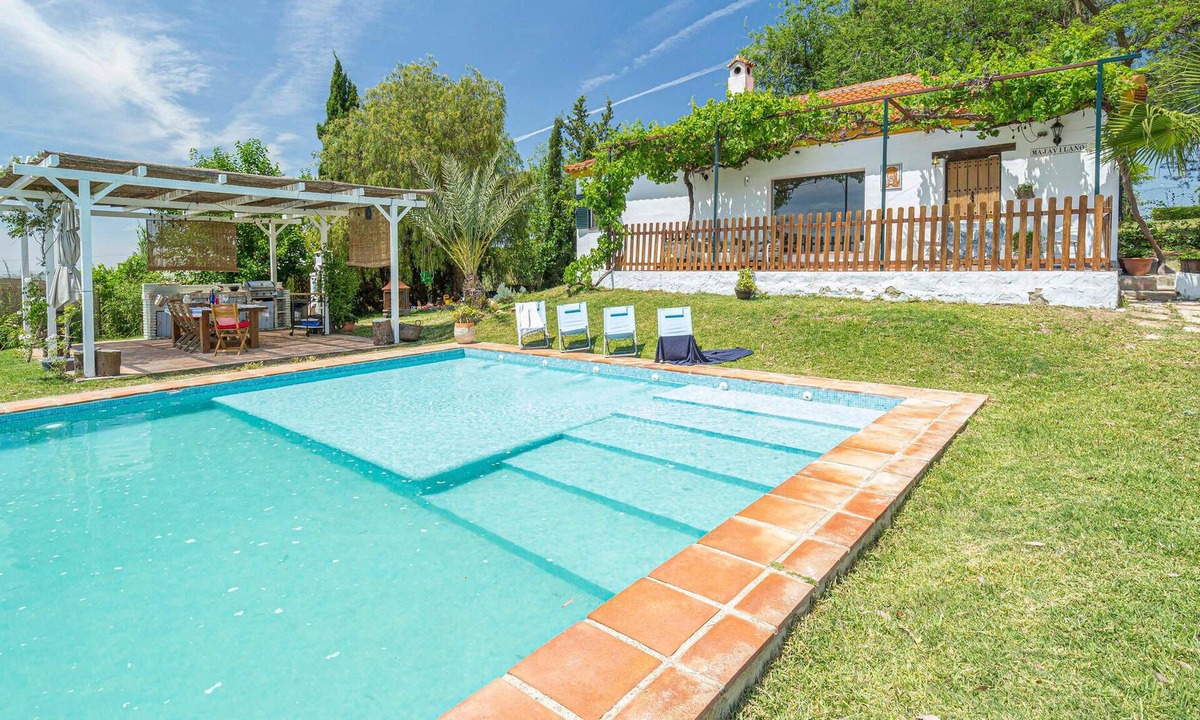 Villaverde del Rio House | Enjoy a wonderful vacation with family or friends in this authentic vacation home with pool.