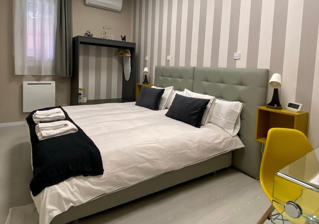 Barrio de La Latina Apartment | Entire Apartment in the center - 10 pax