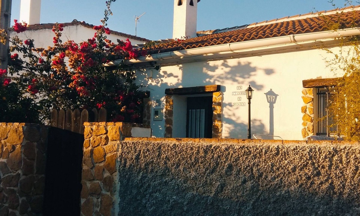 El Castillo de las Guardas House | Quiet and cozy country house in a village