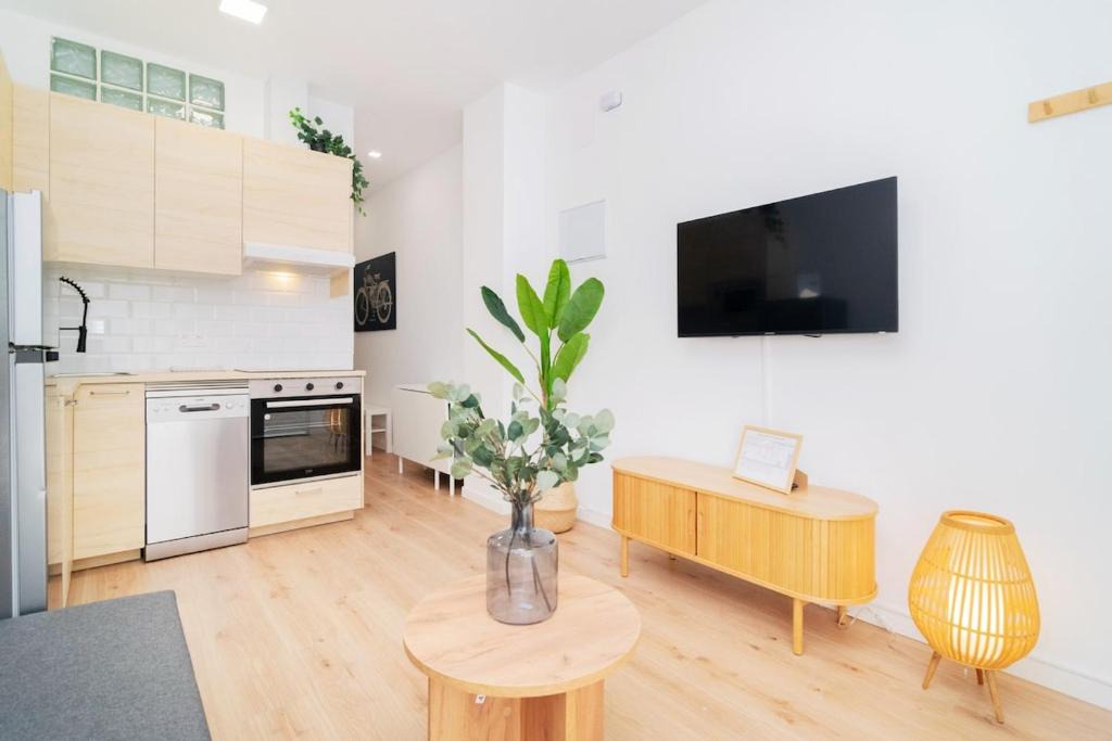 Moscardo Apartment | Esplendor Efímero de Madrid