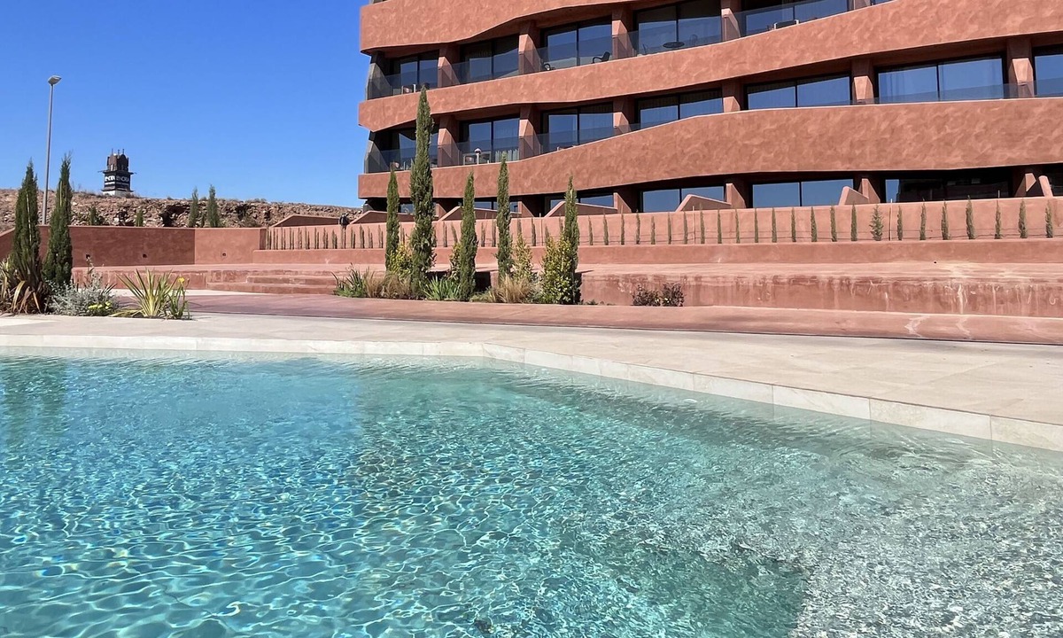 Guadalupe Apartment | Estudio de diseño con piscina by Gloove