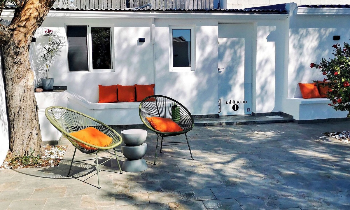 Crevillente Bed & Breakfast | Exceptional extended stays in a luxurious room just 15 minutes from Elche.
