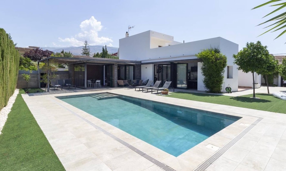 Melegis Villa | Exclusive Villa with garden and pool