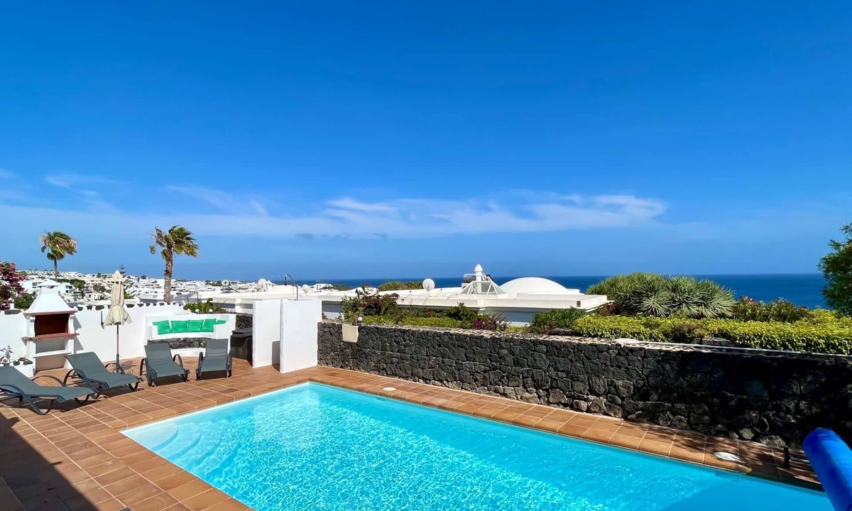 Puerto del Carmen Villa | Fabulous 3 bedroom villa with stunning panoramic sea views