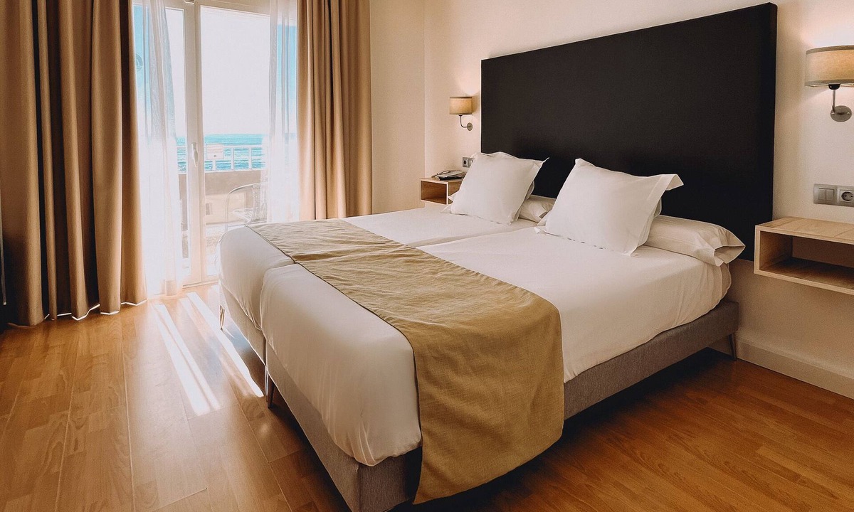 Rincon de la Victoria Hotel | Fay Victoria Beach