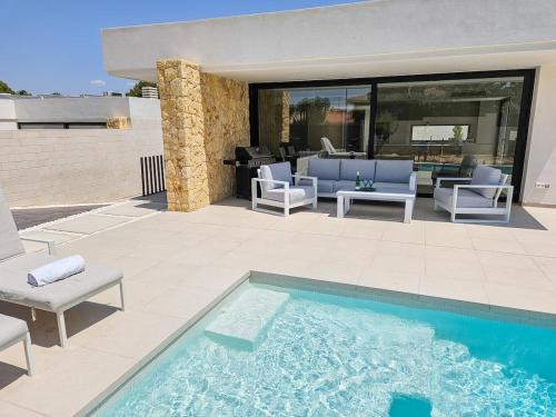 Mutxamel Villa | Fee4me Exclusive Villa with Pool and Parking