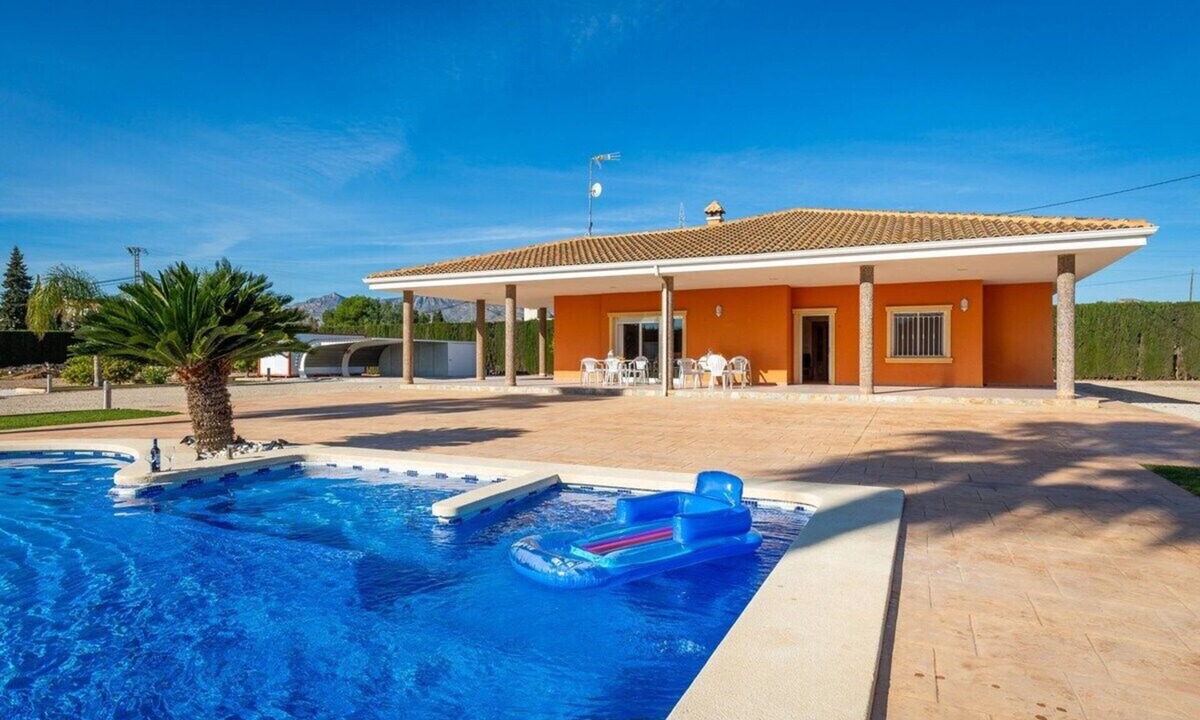 Crevillente Villa | Fidalsa Dom Perignon