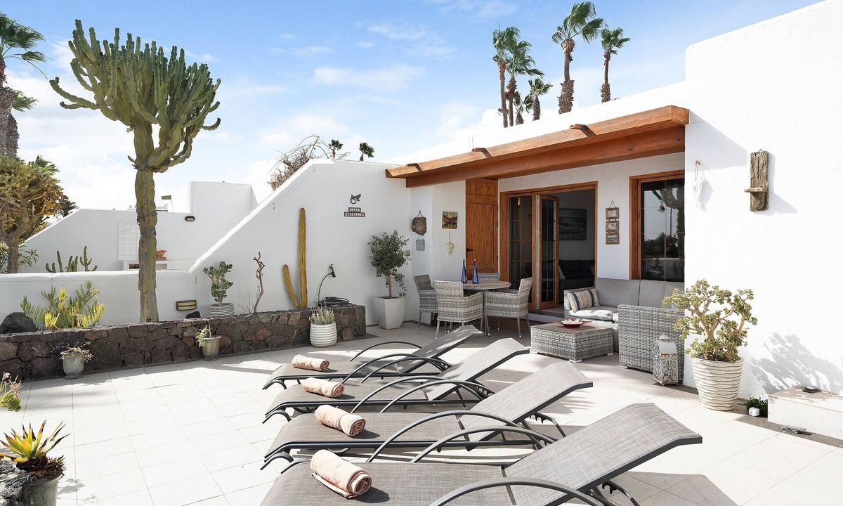 Playa Blanca Resort | Front-Line Holiday Bungalow "Puerto Chico T" with Mountain & Sea Views, Shared Pool & WiFi