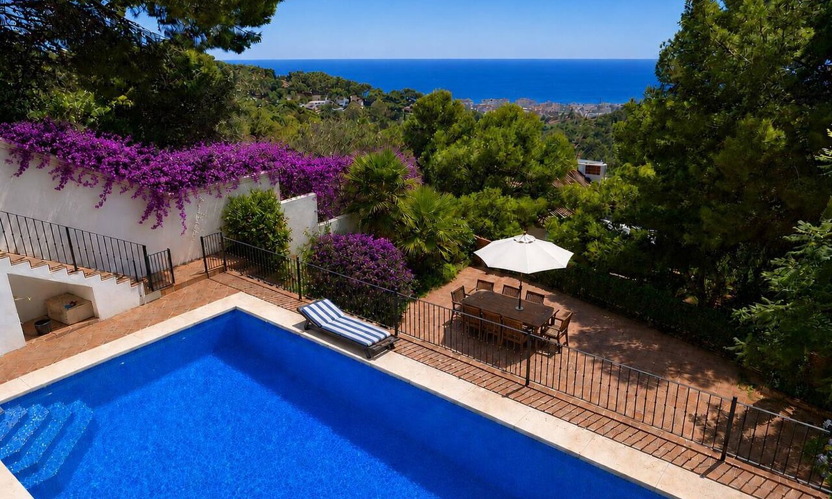 Pinares de San Anton Apartment | Full apartment (4p) with large pool and terrace overlooking the sea