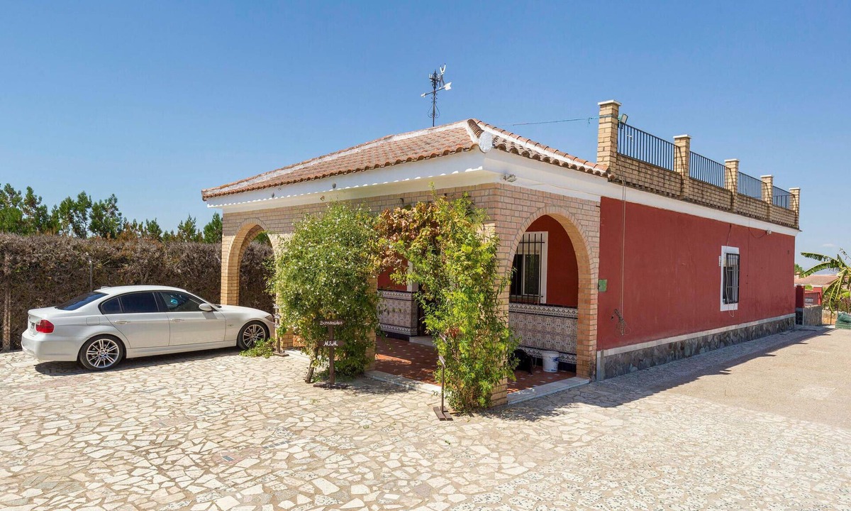 Olivares House | Gorgeous home in Olivares with private swimming pool, can be inside or outside