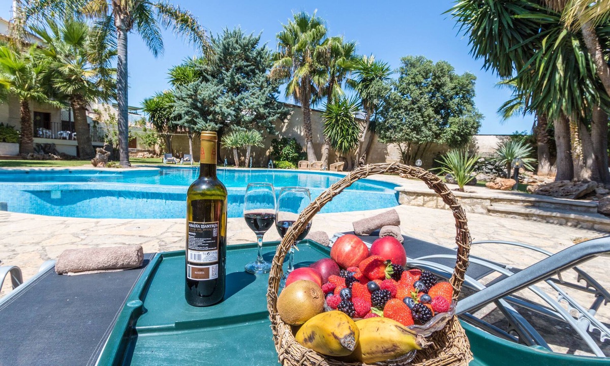 Inca Ski Chalet | Gual house with private pool