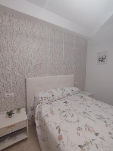 La Alfoquia House | Habitación privada en vivienda compartida con piscina comunitaria en verano Zurgena