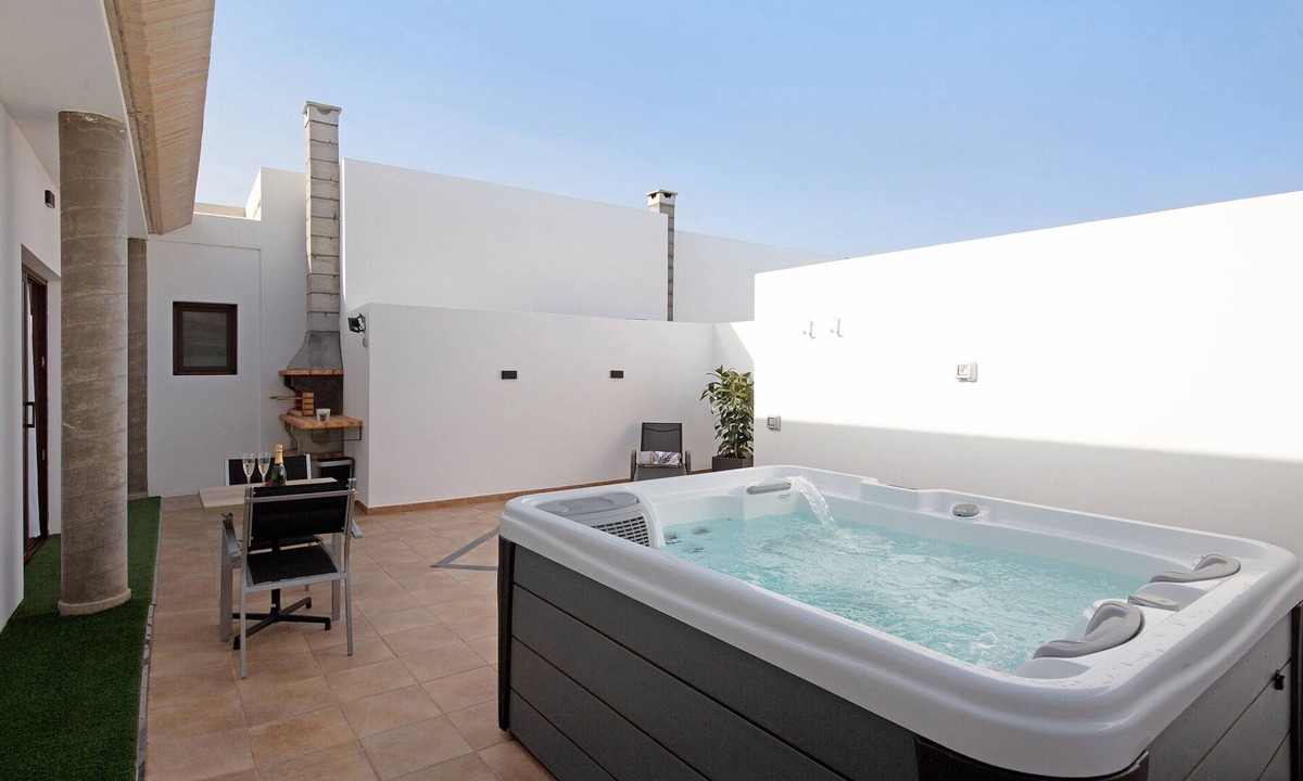 Puerto del Rosario Apartment | Holiday Apartment "Crepusculo" with Mountain View, Terrace & Wi-Fi
