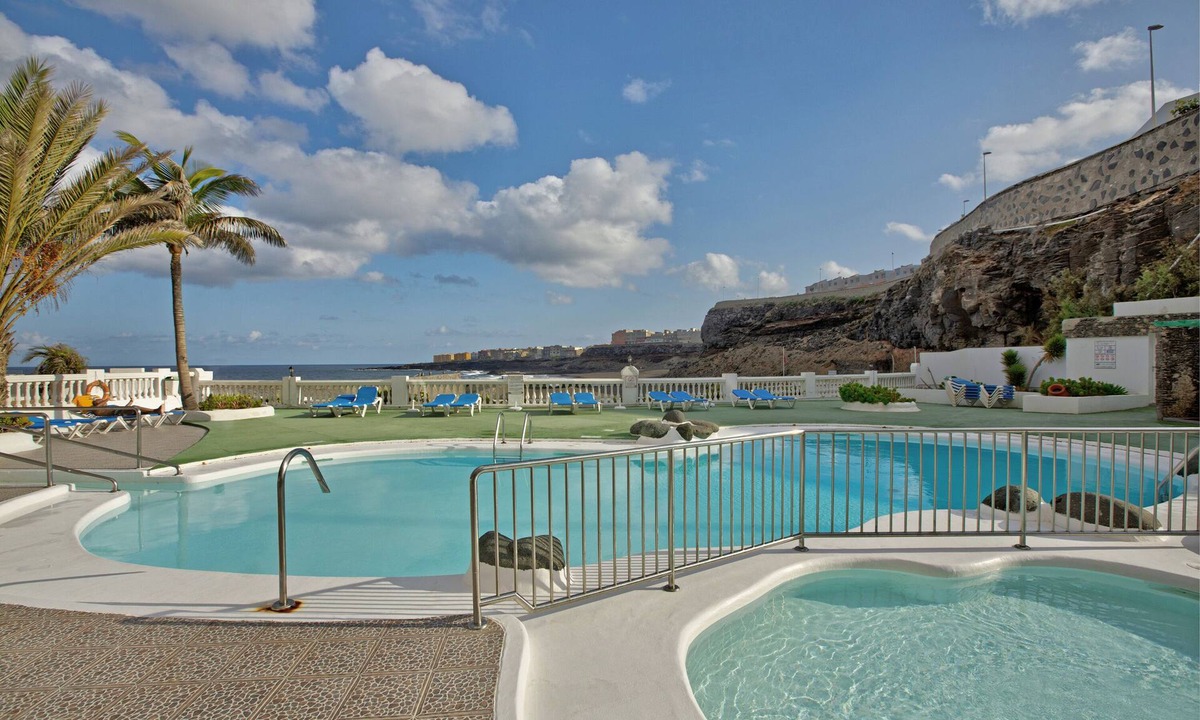 La Garita Apartment | Holiday Apartment Disfruta mi casa del mar by Beach with Shared Pool & Wi-Fi
