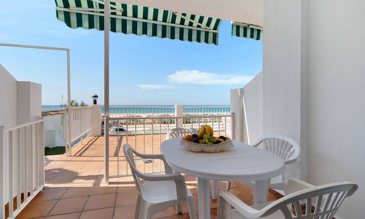 San Ambrosio Apartment | Holiday Apartment "Los Balcones E" with Sea View, Private Terrace & Wi-Fi