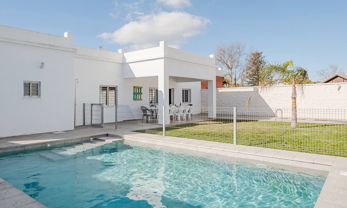 Conil de la Frontera House | Holiday Home 'Villa Charco del Sultán' with Wi-Fi, Pool, Terrace & Garden