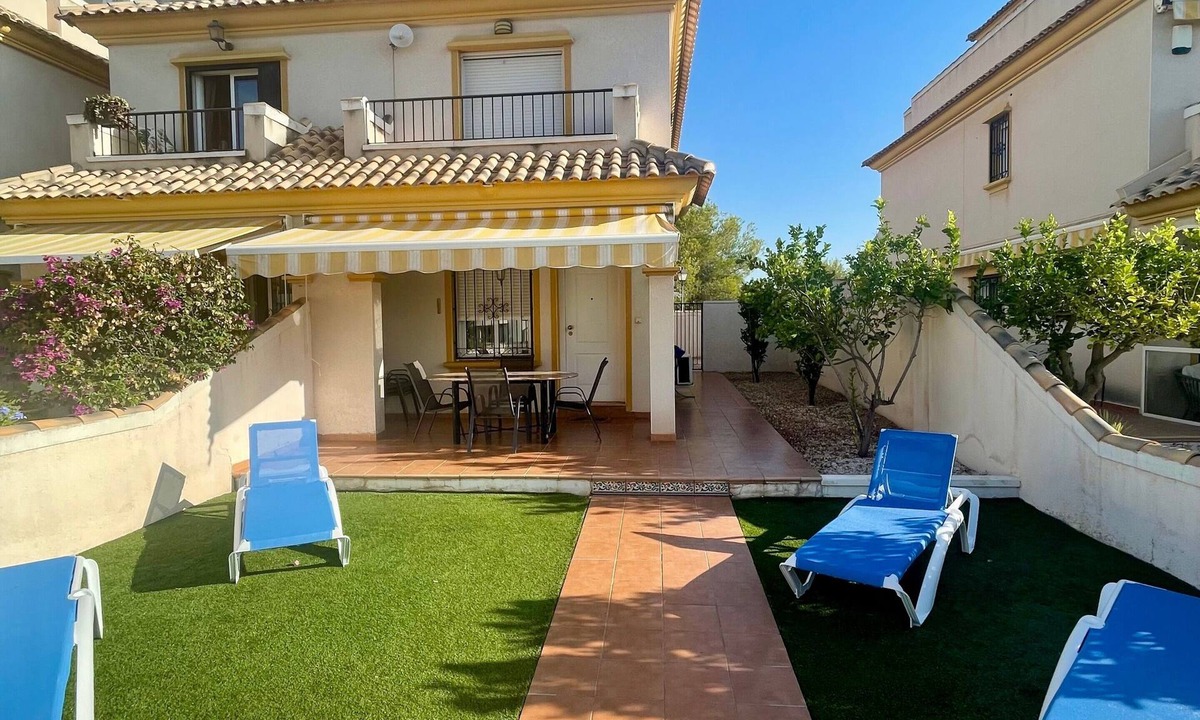 Pinar de Campoverde House | Holiday Home 'Relax Inn' with Sea View, Shared Pool & Wi-Fi