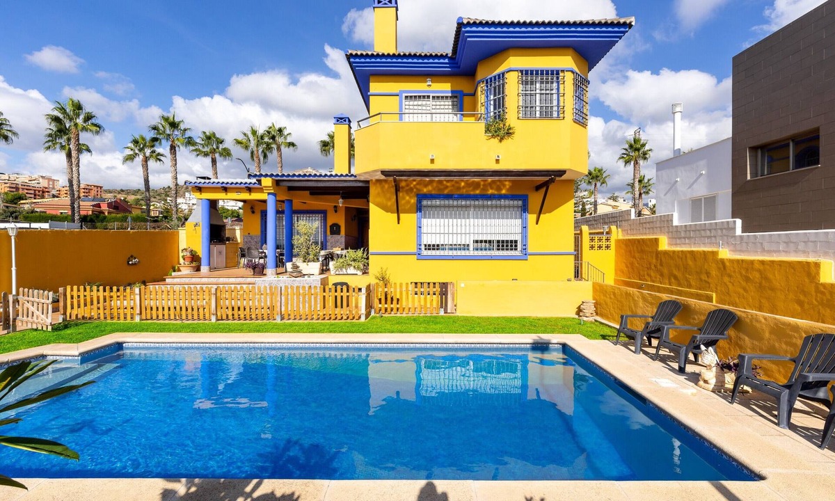 Rincon de la Victoria House | Holiday Home “Milestone House” with Pool, Terrace, Balcony, Air Conditioning & Wi-Fi