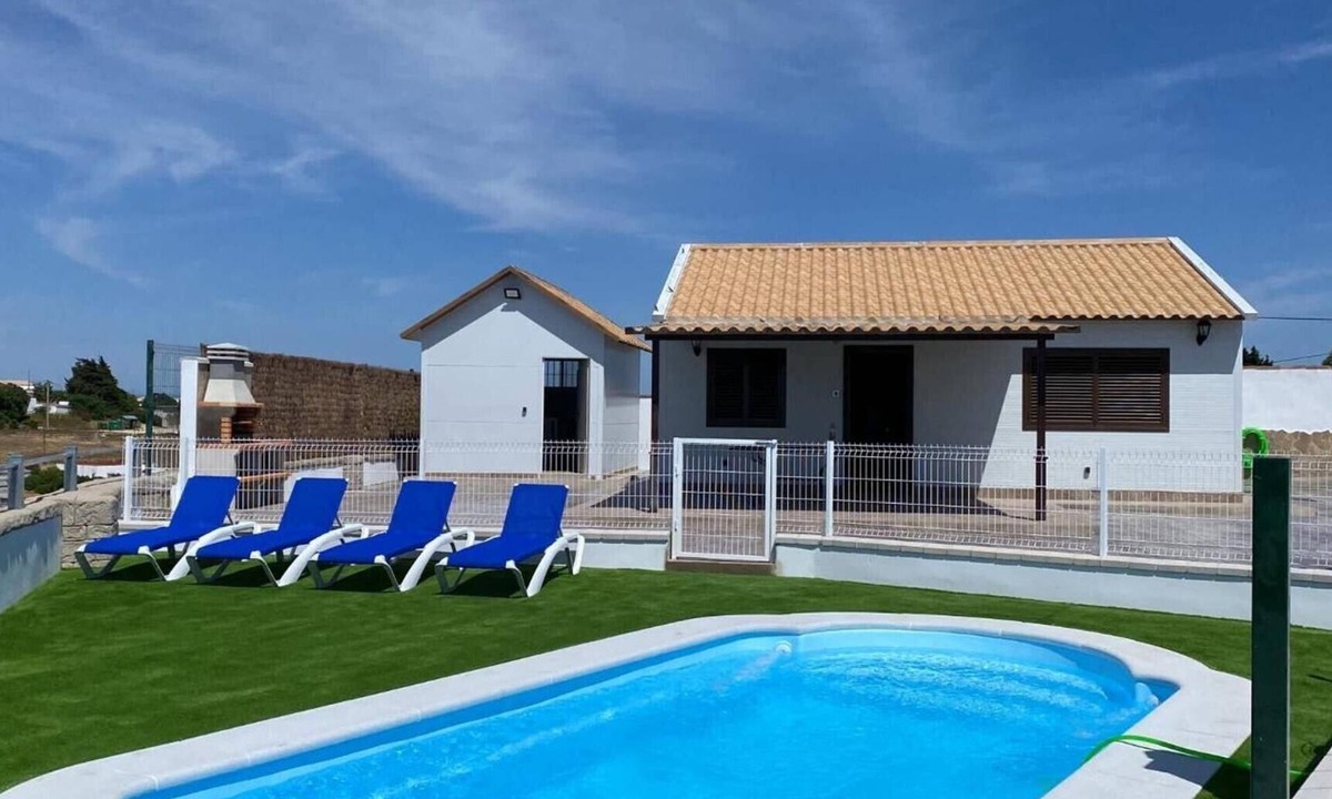 Vejer de la Frontera House | Holiday Home 'Bellavistas' with Mountain View, Wi-Fi and Air Conditioning