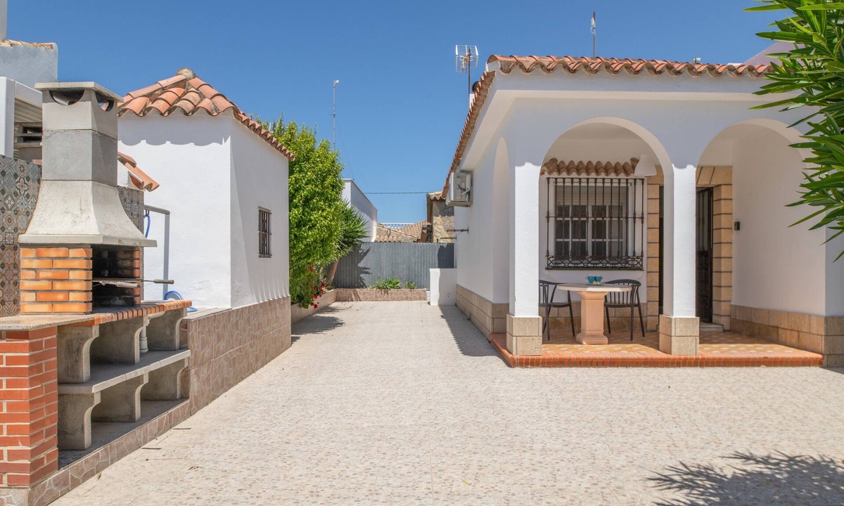 El Palmar House | Holiday Home 'Casa Miguel Angel' with Private Garden and Wi-Fi