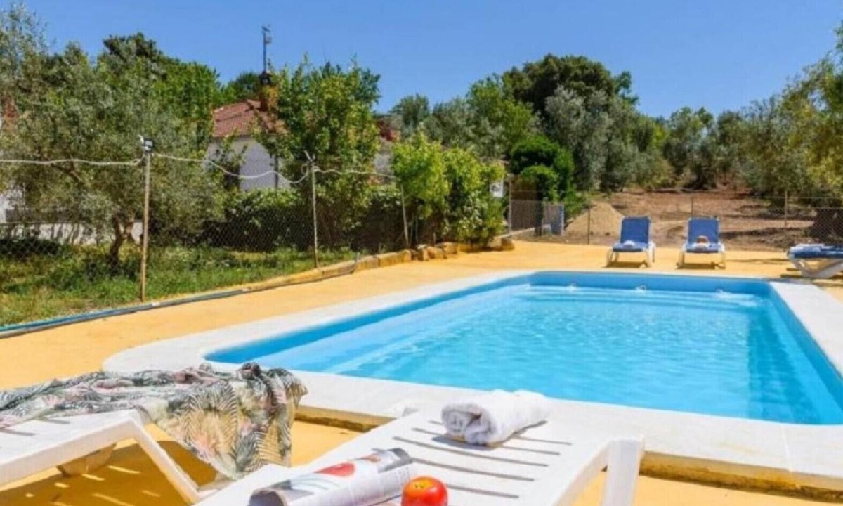 Canete la Real House | Holiday Home 'Barquero Pernia' with Mountain View, Wi-Fi and Air Conditioning