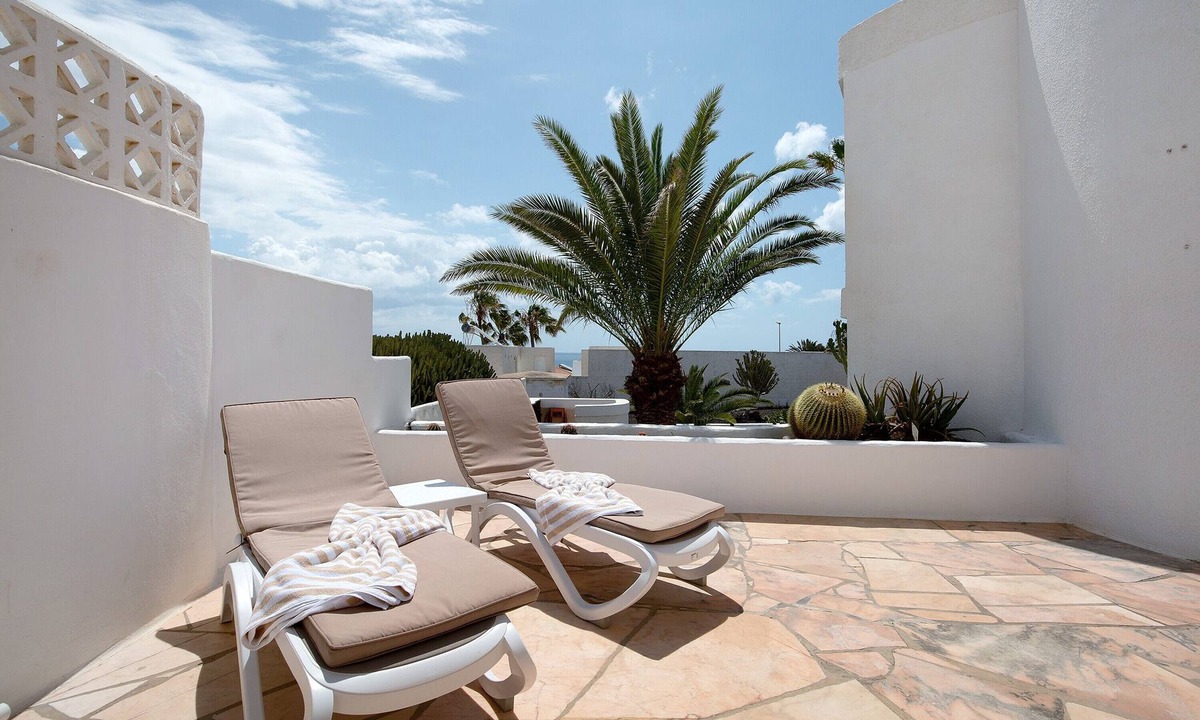 Bahia Calma House | Holiday Home "Casa Campana" with Sea View, Terraces & Wi-Fi