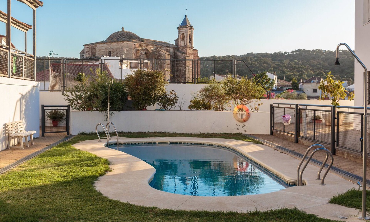 El Castillo de las Guardas House | Holiday Home 'Casa Castillo De Las Guardas' with Mountain View, Wi-Fi and Air Conditioning