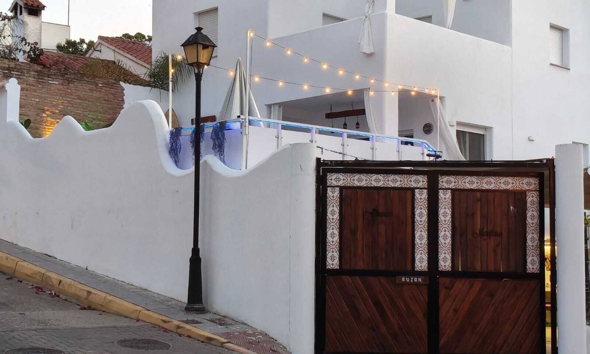 Punta Umbria House | Holiday Home 'Casa Alhamar' with Private Pool, Wi-Fi and Air Conditioning