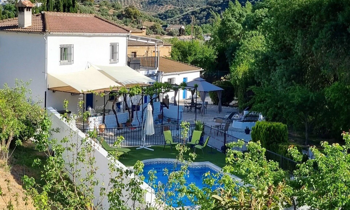 Algarinejo House | Holiday Home 'Casa Margarita' with Mountain View, Wi-Fi and Air Conditioning