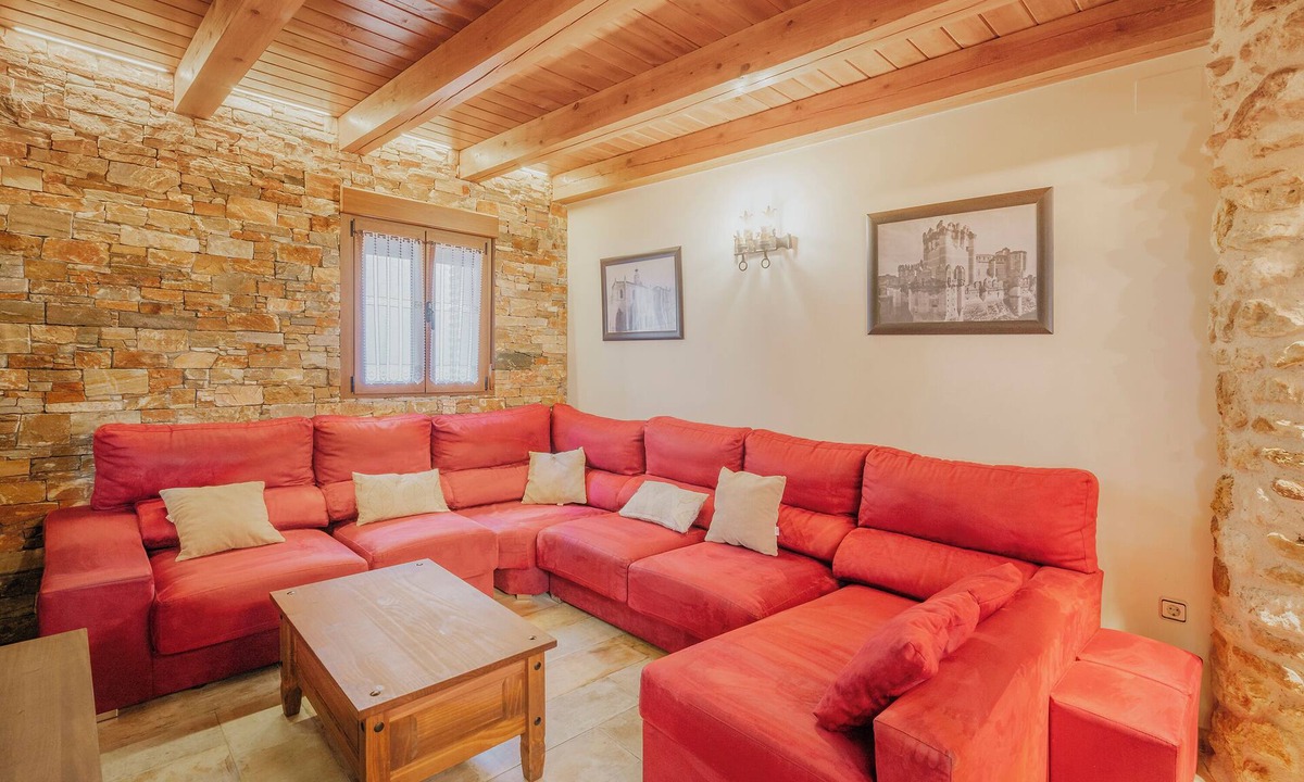 Coca House | Holiday Home 'El Señorio De Los Fonseca' with Private Terrace, Wi-Fi and Air Conditioning
