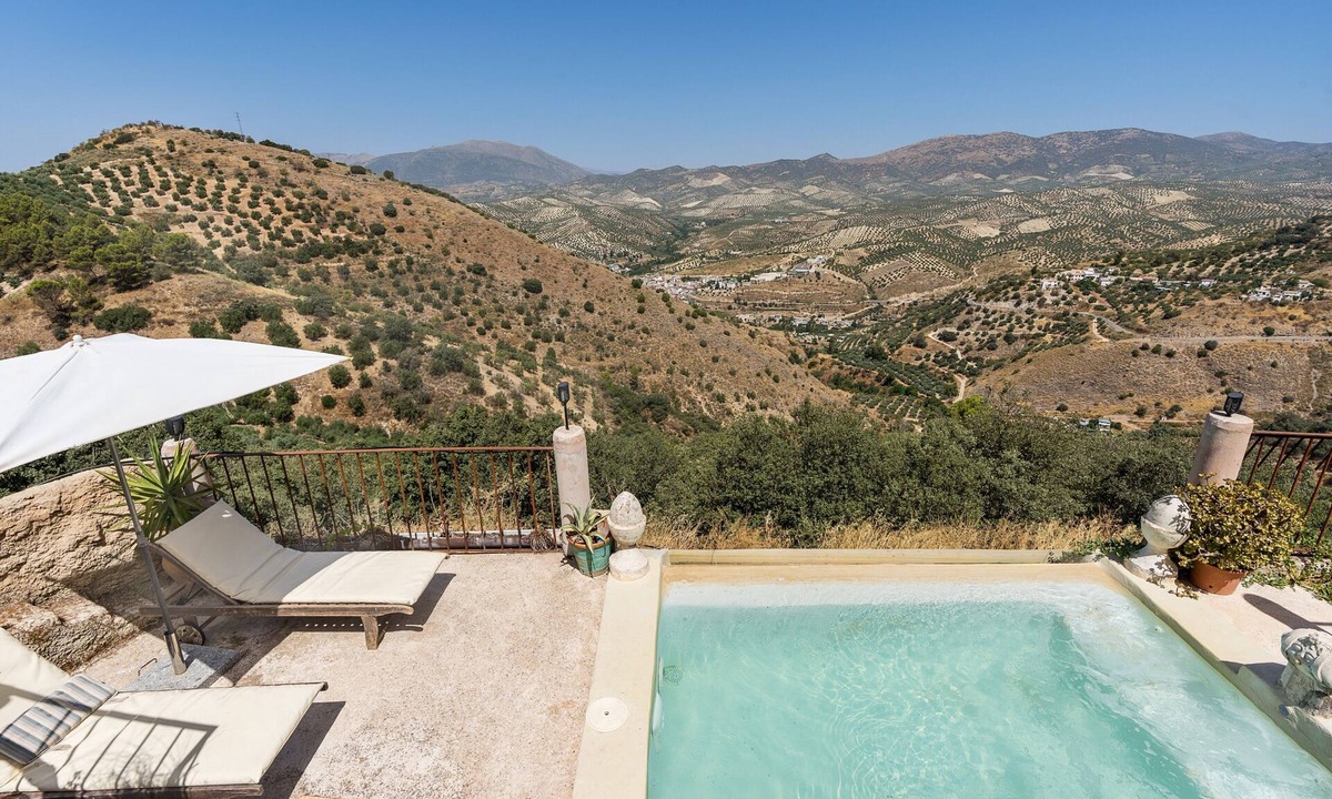 Algarinejo House | Holiday Home 'Ermita De Las Eras' with Mountain Views, Wi-Fi and Air Conditioning