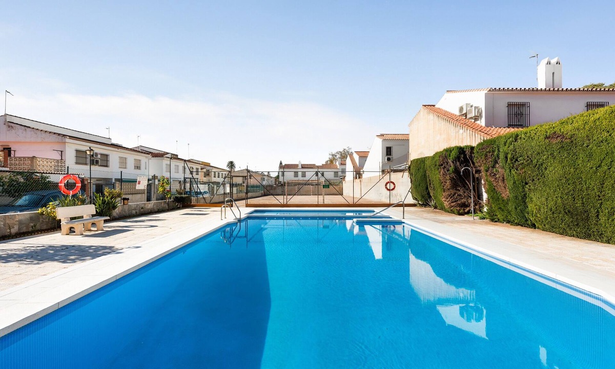 La Cala del Moral House | Holiday Home 'La Casa De La Cala Del Moral' with Shared Pool, Wi-Fi and Air Conditioning