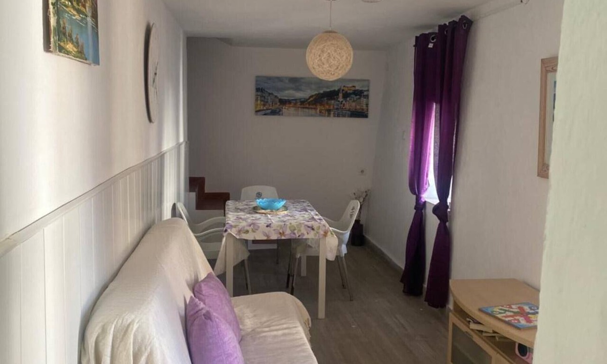 Iznate House | Holiday Home 'Nora' with Mountain View, Wi-Fi and Air Conditioning
