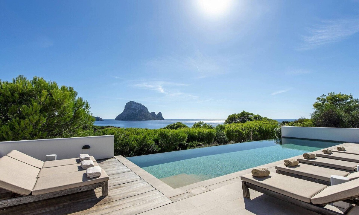Sant Josep de sa Talaia Villa | Holiday home with dining facilities