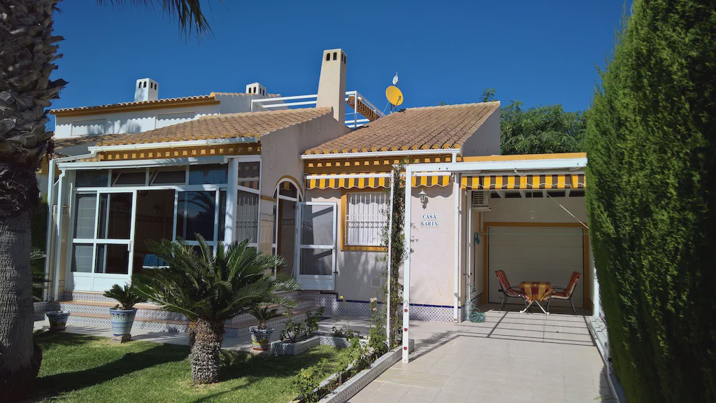 Pueblo Latino House | Holiday house with garden, close to the beach, for 6 people