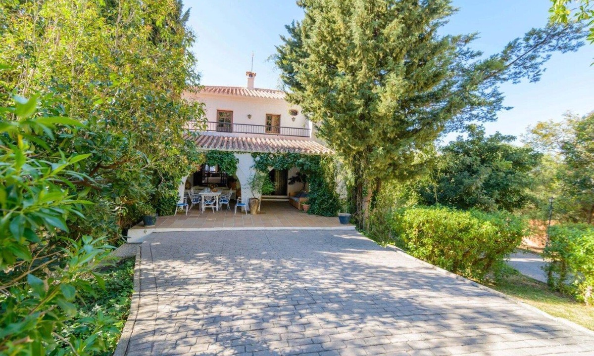 Alcaucin Hotel | Holiday House with Large Private Pool