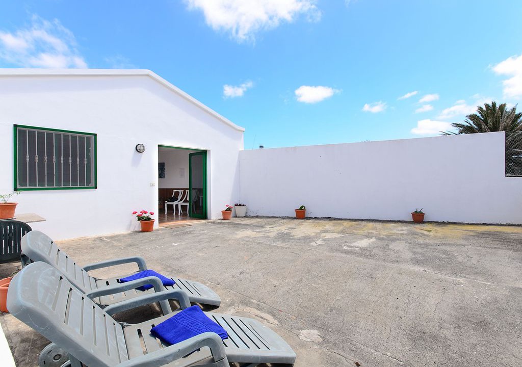 Mozaga House | Home In Central Location with Vegetable Garden, Terrace, Mountain View & Wi-Fi; Parking Available