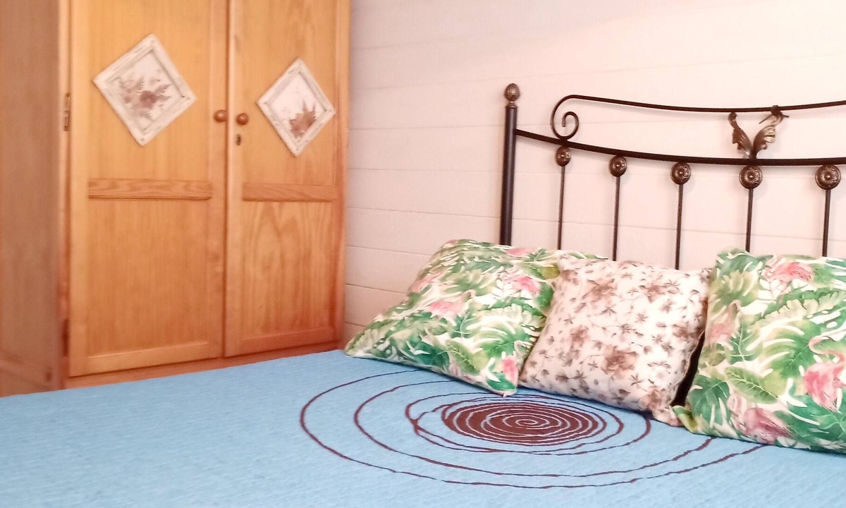 Punta Umbria House | Homerez - Beautiful bungalow for 2 ppl. with terrace and balcony at Punta Umbría