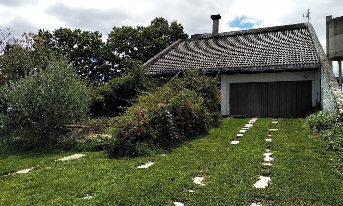 San Vitero House | Homerez - Charming House in San Cristóbal with Garden