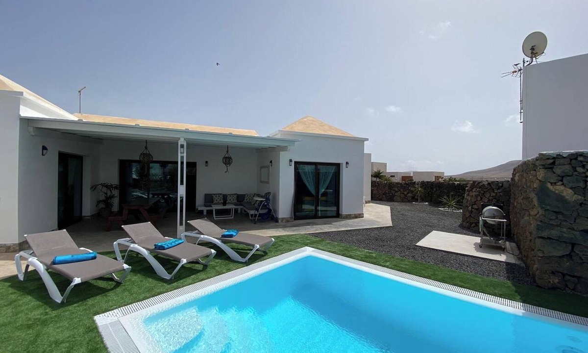 La Oliva Villa | Homerez - Villa in El Roque