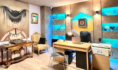 Ensanche Diputacion Hostel | HOSTEL Pepper-Gold -STEP-FREE ENTRANCE -car- free Space-no nois-3 minutes from Port -BED ROOMS 8 GUEST 55 M2 AND 8 GUEST 65 M2