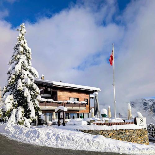 Chamoson Hotel | Hotel Between