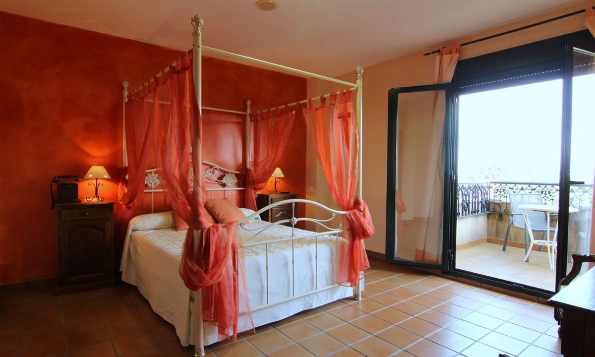 Tejeda de Tietar Hotel | Hotel Rural Hojaranzos