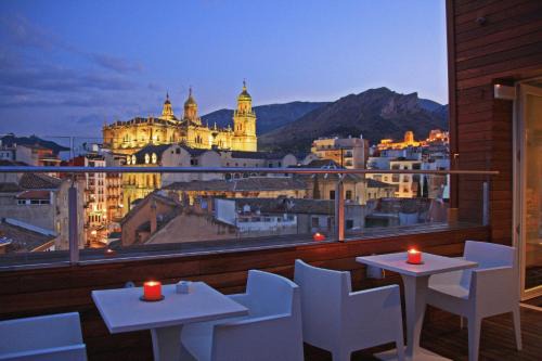 Jaen Hotel | HOTEL XAUEN en pleno centro con acceso autorizado y a 100m de la Catedral