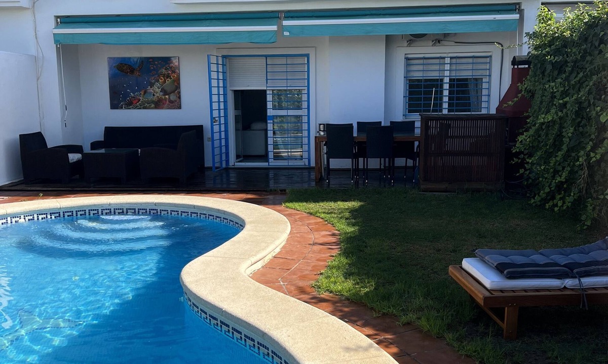 El Puerto de Santa Maria House | House with pool and fireplace