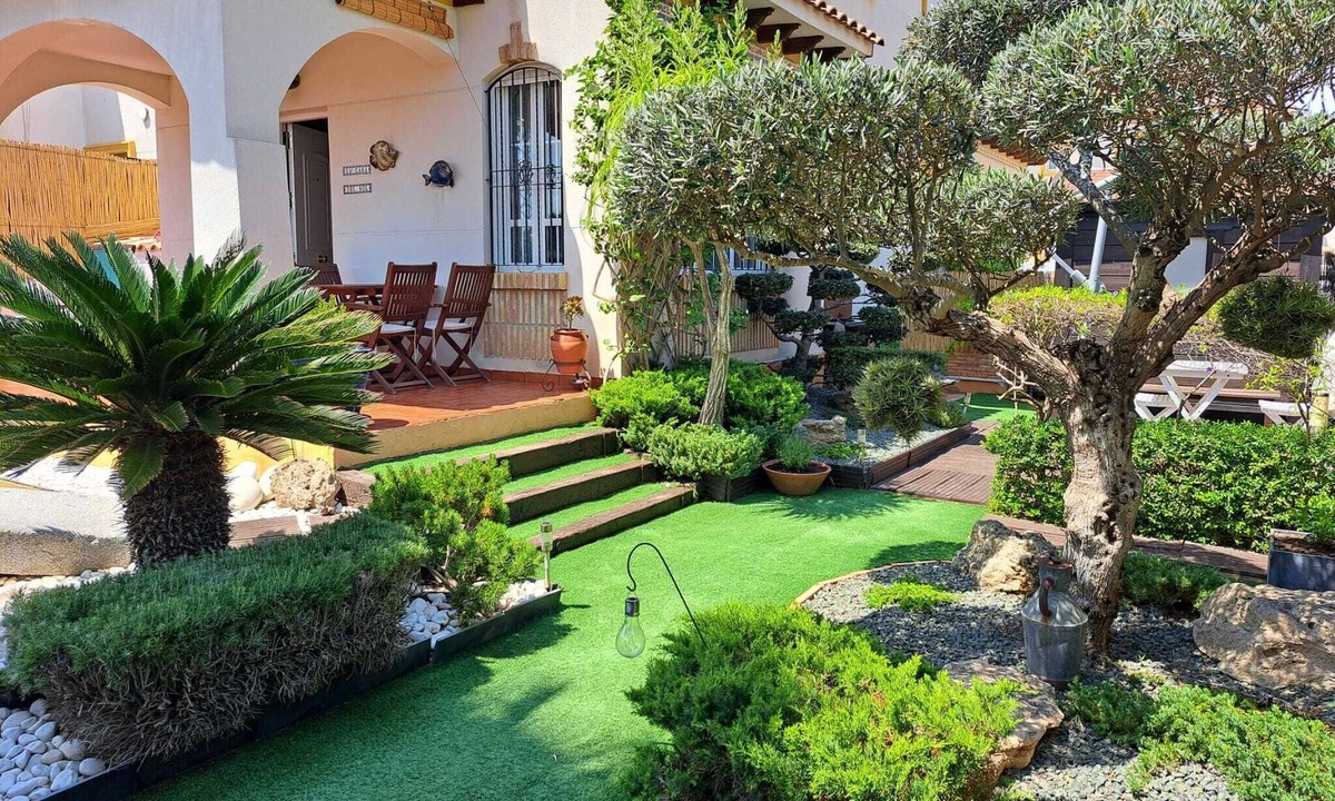 La Marina House | House with garden next to the Natural Park of Salinas de Santa Pola and beaches