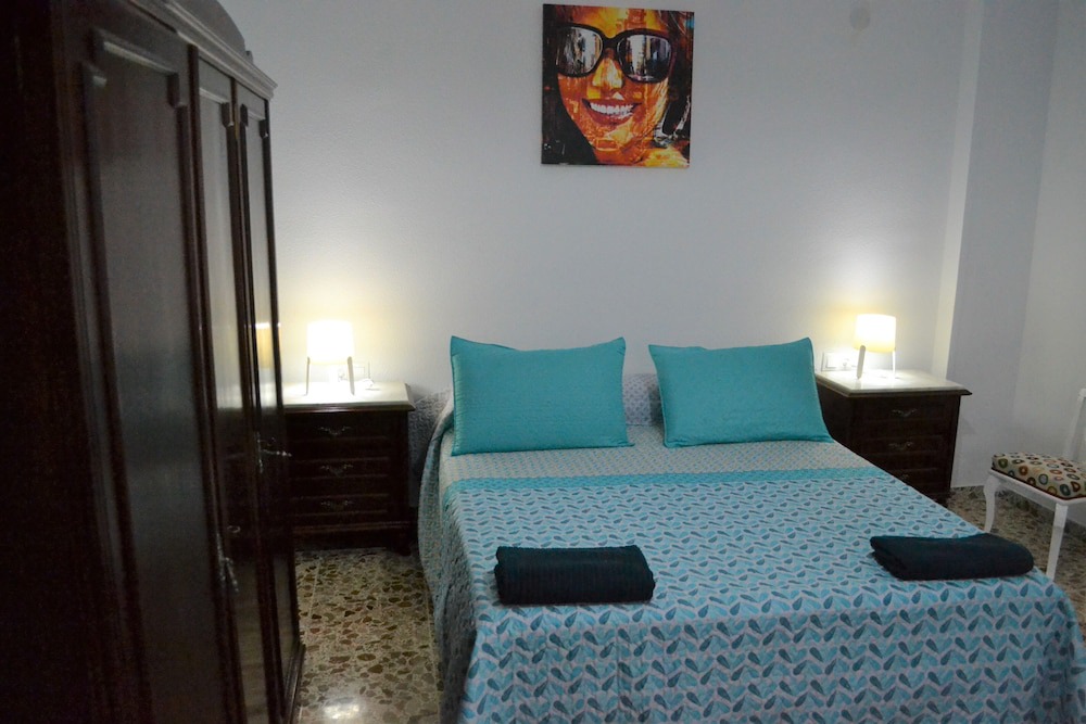 Alicante Hotel | Impressive 1 Bed Apartment with a Stunning Bathroom and Terrace Cb4ev