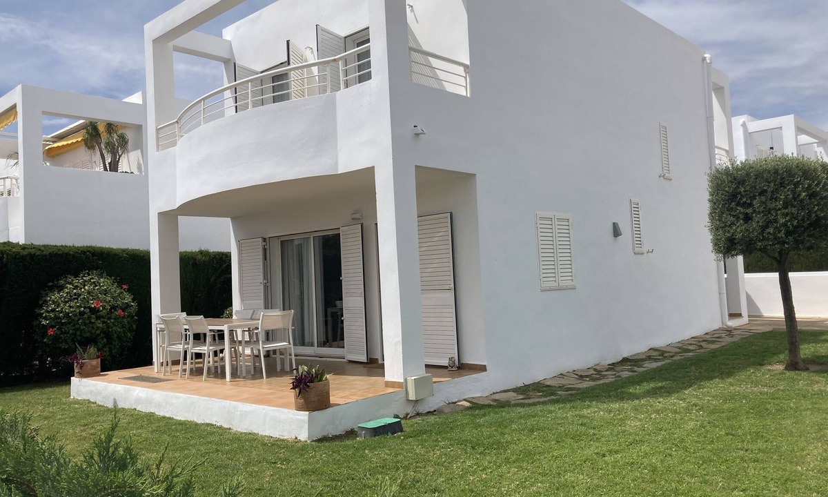 Vista de los Angeles-Rumina House | Independent house with community pool