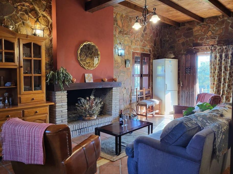 Hornachuelos House | La Buganvilla, descanso entre olivares