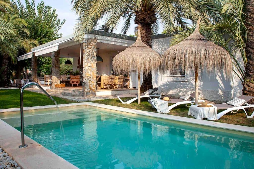 Algoda House | La Casa del Zurdo, bonita casa redecorada con piscina, en un jardín de palmeras